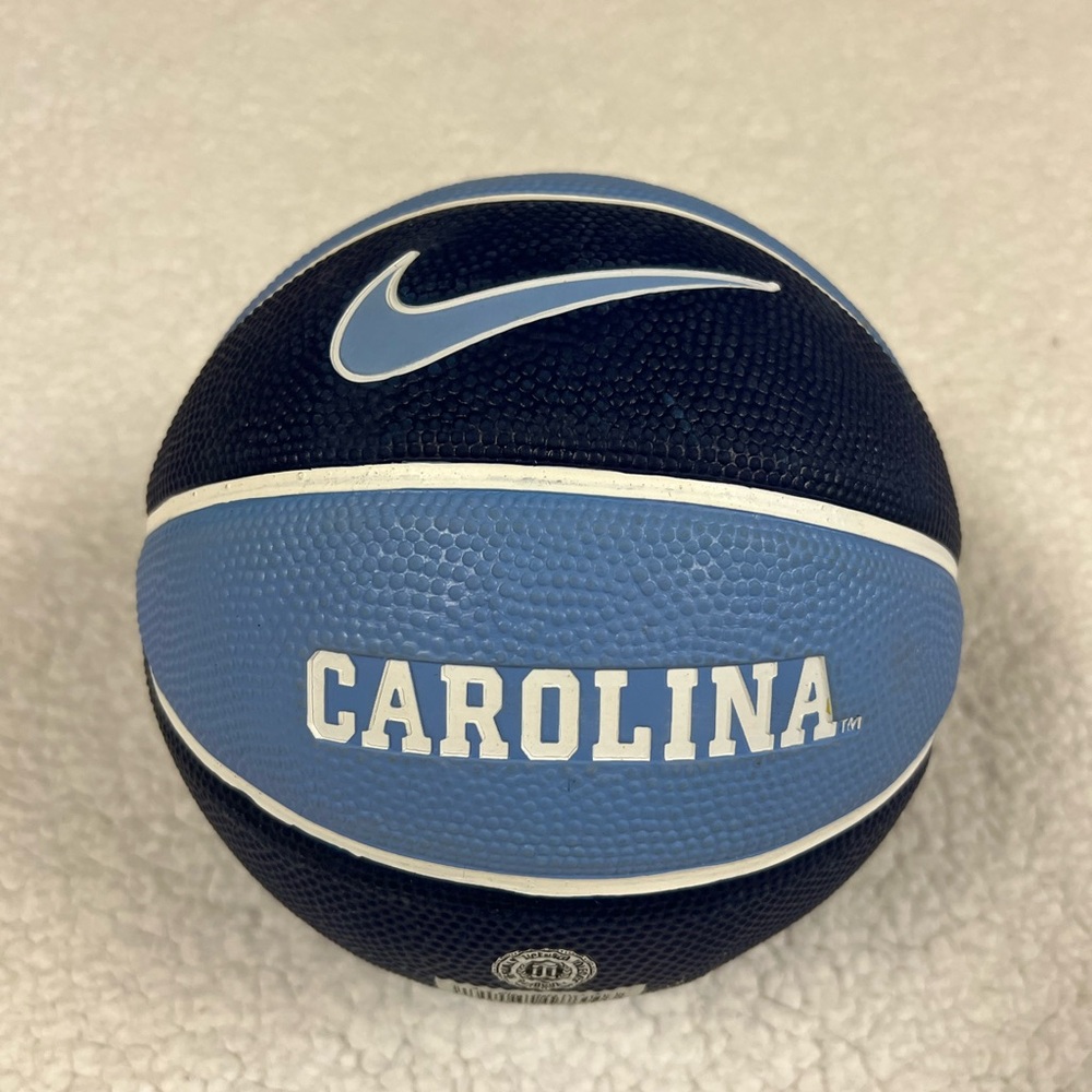 Nike UNC University of North Carolina Tarheel 7” mini rubber basketball